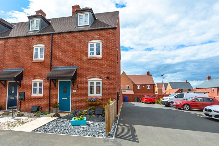 3 Bedroom End Terrace House For Sale In Catterick Way, Towcester, NN12