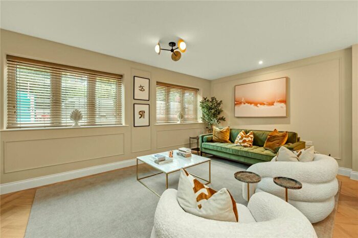 2 Bedroom Apartment For Sale In The Residence, Brooklands Road, Weybridge, KT13