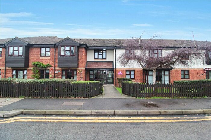 1 Bedroom Apartment For Sale In Manchester Drive, Leigh-on-Sea, Essex, SS9