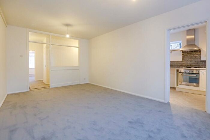 2 Bedroom Flat For Sale In Windsor Road, Forest Gate, London, E7