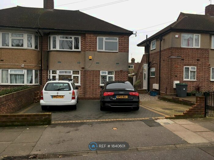 2 Bedroom Maisonette To Rent In Fullwell Avenue, Ilford, IG6