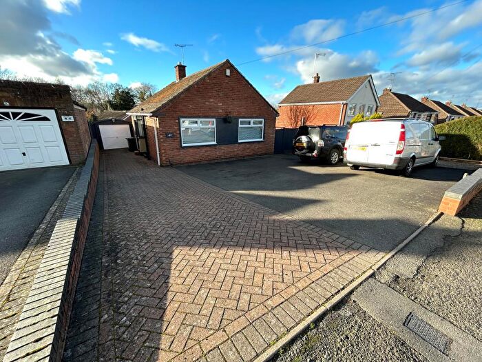 2 Bedroom Detached Bungalow To Rent In Lansdowne Road, Halesowen, West Midlands, B63
