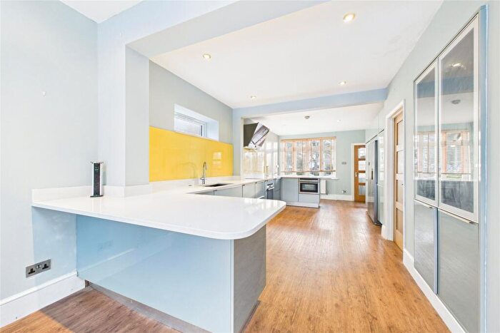 4 Bedroom Detached House To Rent In Pinehill Road, Crowthorne, Berkshire, RG45