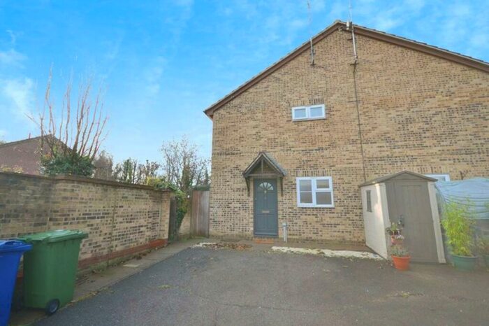 1 Bedroom End Of Terrace House To Rent In Broadlands, Badgers Dene, RM17