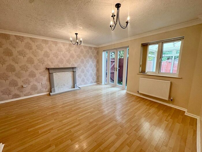3 Bedroom Town House To Rent In Regal Close, Tamworth, Staffordshire, B77