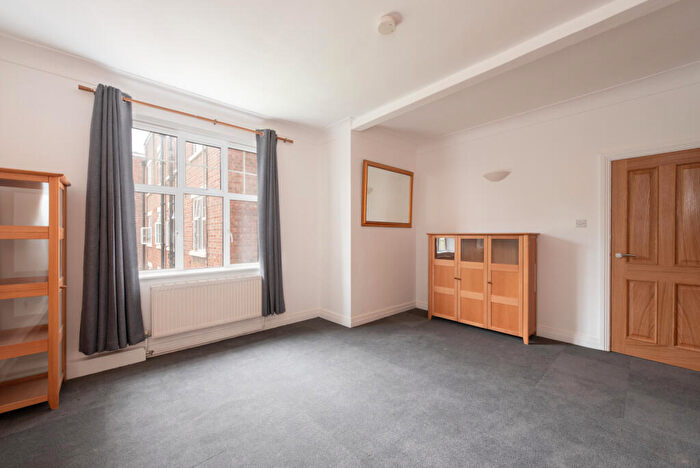 Apartment To Rent In Holmefield Court, Belsize Grove, London, NW3