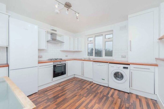 3 Bedroom Flat To Rent In Lonsdale Road, London, SW13