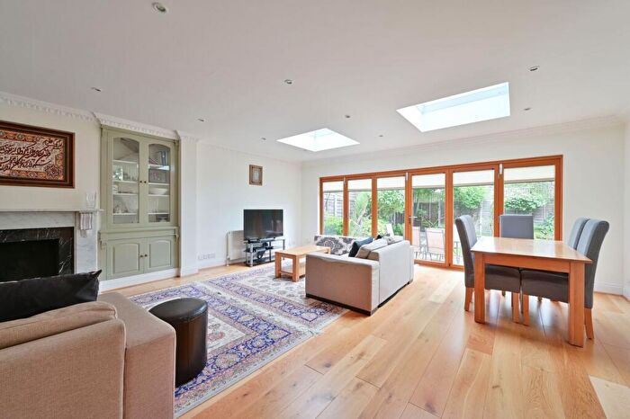 4 Bedroom Semi-Detached House To Rent In Queens Road, , Morden, SM4