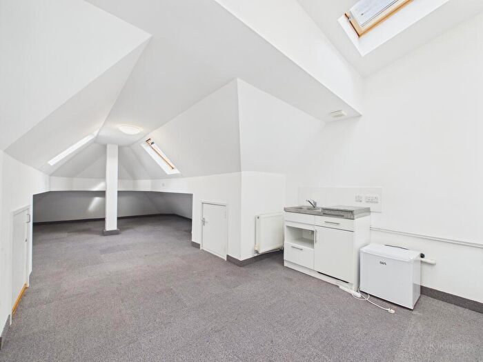 House Of Multiple Occupation To Rent In The Clock House, Frogmoor, High Wycombe, Buckinghamshire, HP13