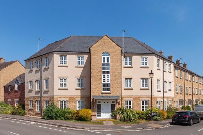 2 Bedroom Flat To Rent In Woodford Way, Witney, OX28