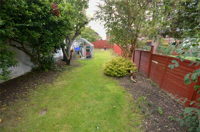 3 Bedroom Terraced House For Sale In Runfold Avenue, Luton, Bedfordshire, LU3