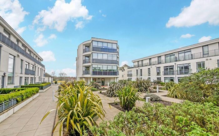 2 Bedroom Apartment For Sale In Guildford Street, Chertsey, Surrey, KT16