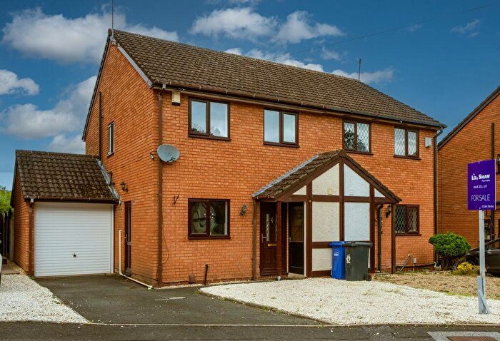 3 Bedroom Semi Detached House For Sale In Sandyacre Way, Stourbridge, DY8