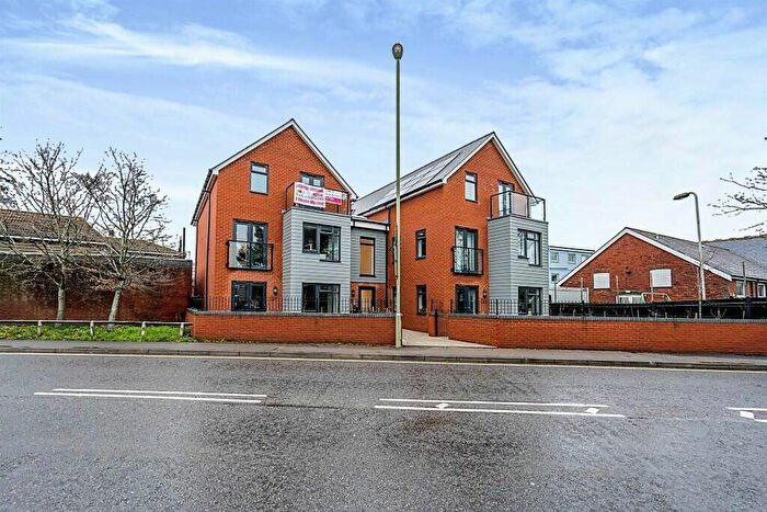 2 Bedroom Apartment To Rent In Glyn Gables, SO40