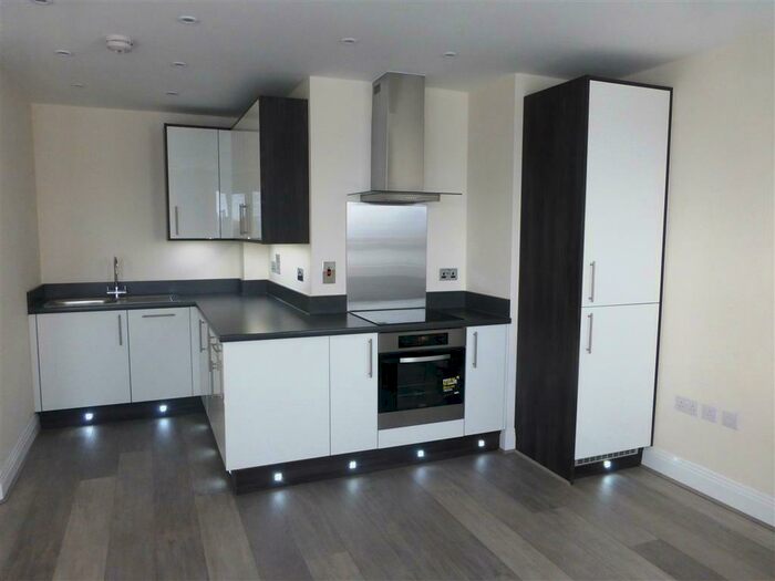 2 Bedroom Apartment To Rent In Heron Way, Maidenhead, SL6