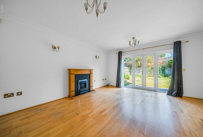 3 Bedroom Detached House To Rent In Marl Field Close, Worcester Park, KT4