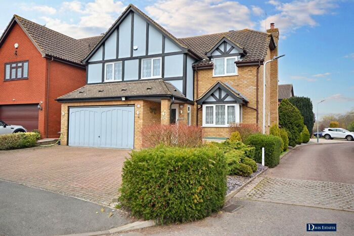 5 Bedroom Detached House For Sale In The Mount, Noak Hill, Romford, RM3