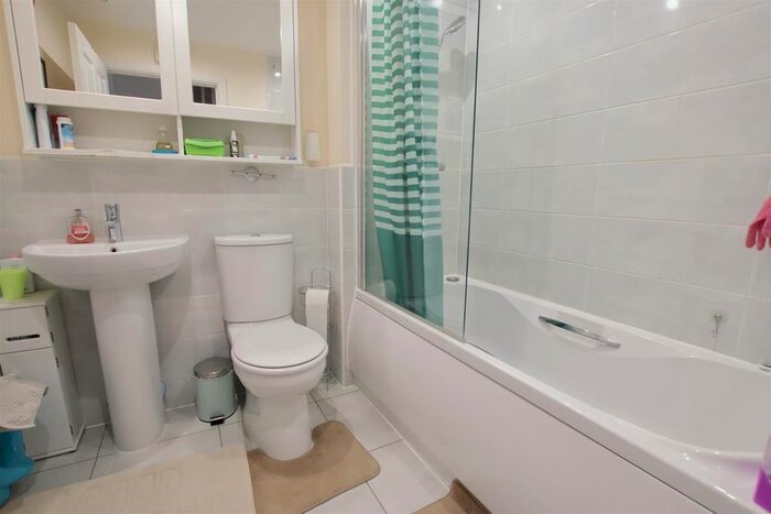 3 Bedroom Property To Rent In Battle Square, Reading, RG30