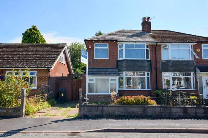 3 Bedroom Semi-Detached House To Rent In Forbes Close, Stockport, SK1