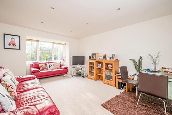 2 Bedroom Flat For Sale In London Road, Headington, OX3