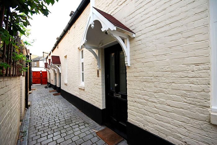 1 Bedroom Mews To Rent In Salisbury Mews, Fulham, London, SW6