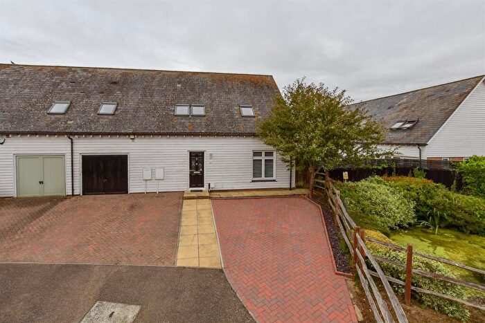 4 Bedroom End Of Terrace House For Sale In Branta Fields, Hoo, Rochester, Kent, ME3