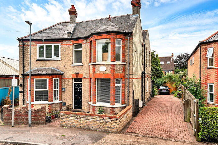 3 Bedroom Semi-Detached House For Sale In St. Andrews Road, Cambridge, CB4