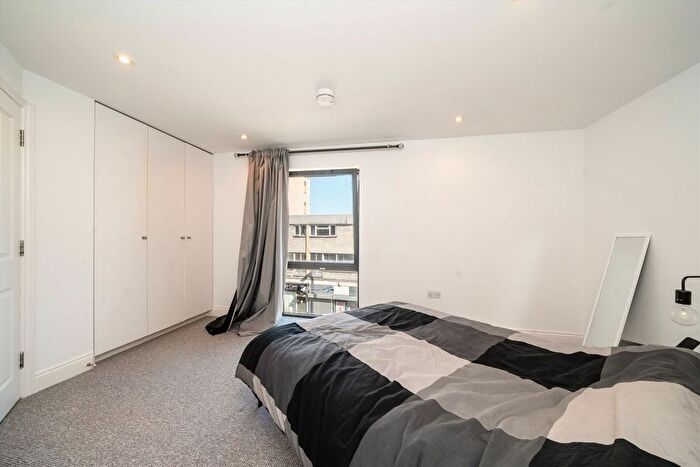 2 Bedroom Flat To Rent In Acton Lane, Chiswick, W4