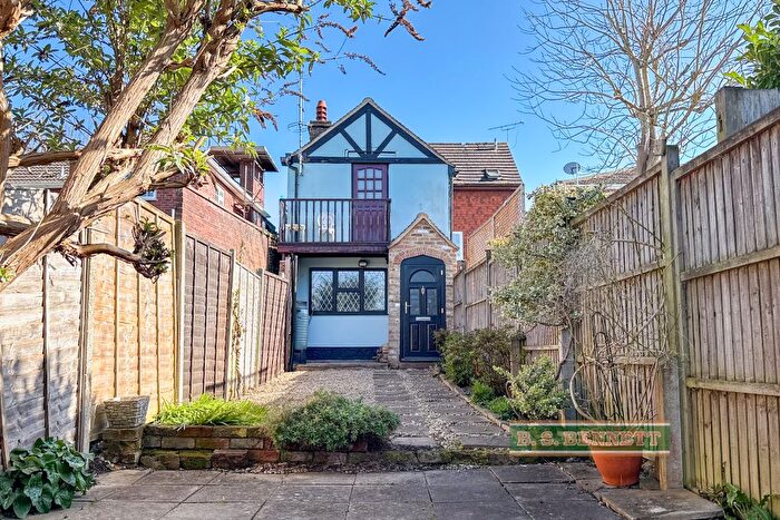 2 Bedroom Detached House For Sale In Wraysbury, Berkshire, TW19