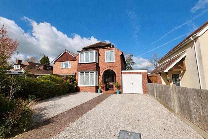 3 Bedroom Detached House For Sale In Kenilworth Road, Fleet, Hampshire, GU51
