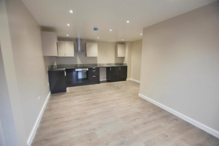 2 Bedroom Flat To Rent In Paddock Way, Hinckley LE10