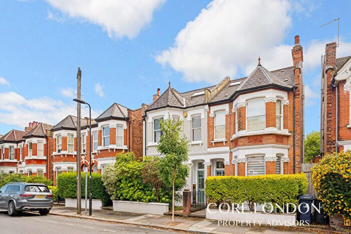 4 Bedroom Semi-Detached House For Sale In Hillcrest Road, London, W3