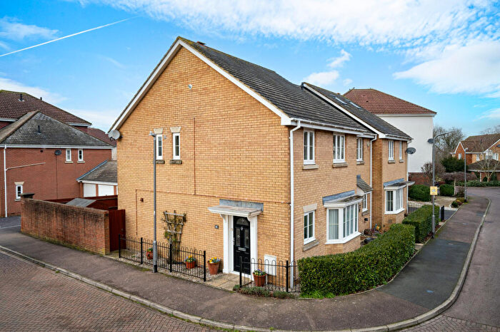 3 Bedroom End Of Terrace House For Sale In Windsor Road, Pitstone, Leighton Buzzard, LU7