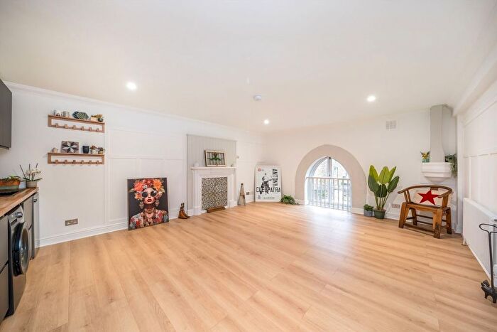 3 Bedroom Flat To Rent In High Street, Anerley, SE20