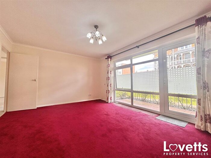 2 Bedroom Flat For Sale In Minnis Road, Birchington, CT7