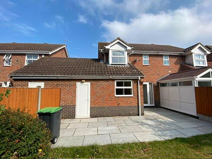 3 Bedroom Semi-Detached House To Rent In Bishops Road, Riverfield, MK41