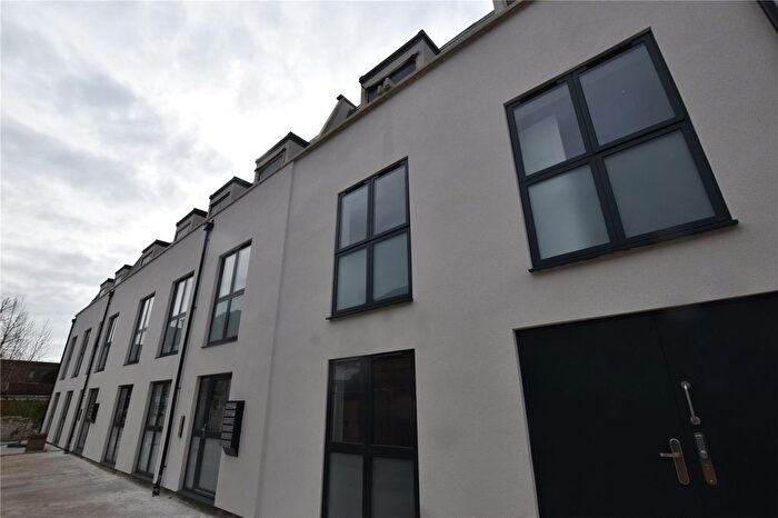 Studio To Rent In Portland Road, London, SE25