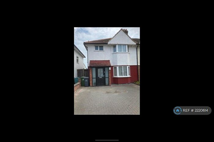 3 Bedroom Semi-Detached House To Rent In Blacklands Road, London, SE6