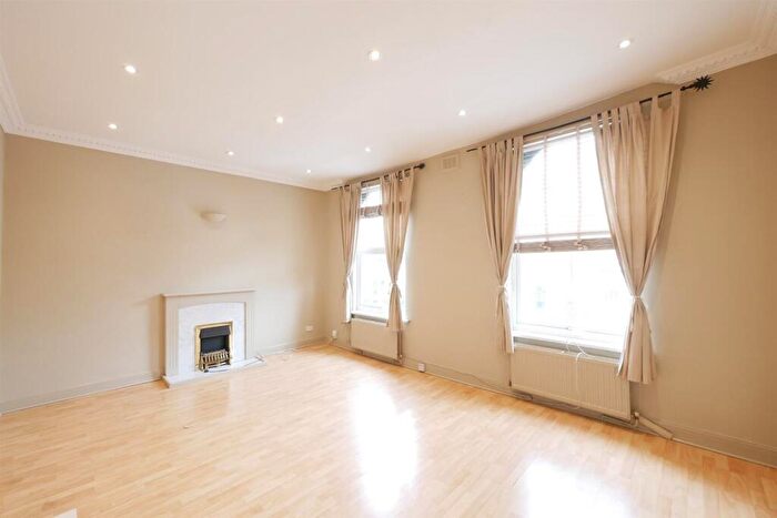 3 Bedroom Apartment To Rent In Digby Crescent, Finsbury Park, N4