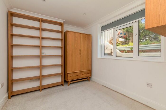 1 Bedroom Apartment To Rent In Crescent Road, Brighton, BN2