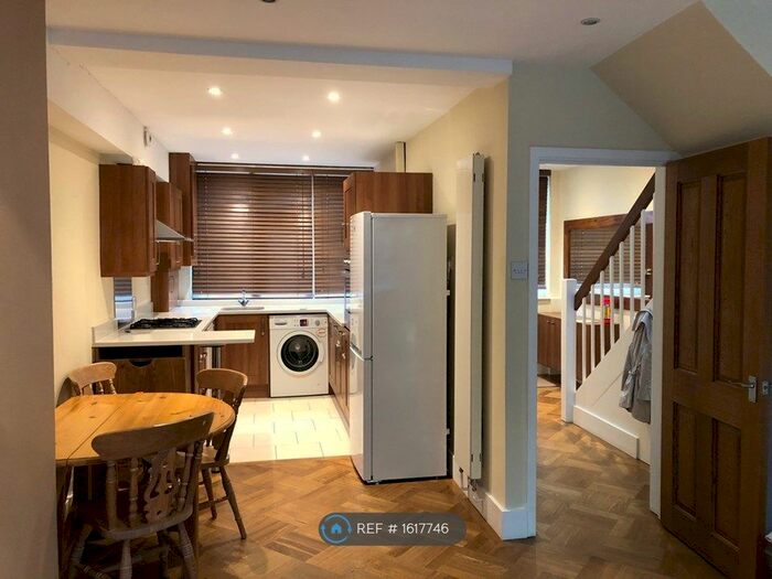 2 Bedroom Terraced House To Rent In Shoreham Close, London, SW18