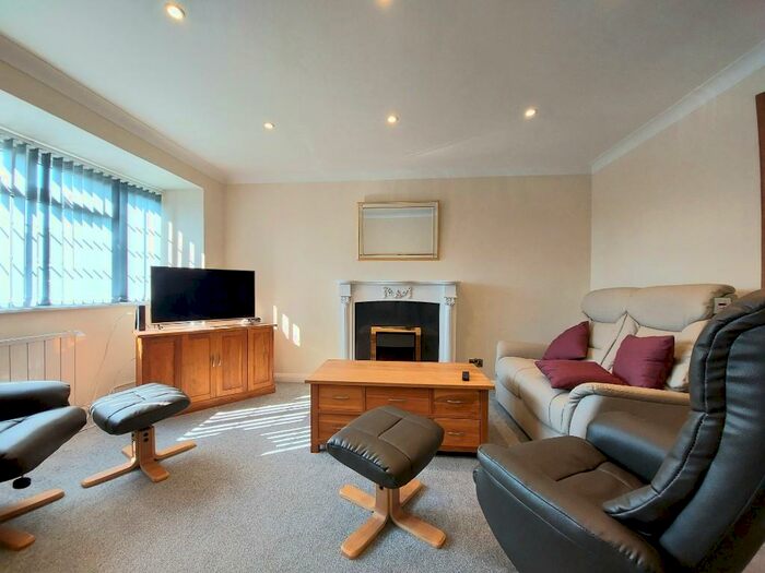 2 Bedroom Apartment To Rent In Hemingford Road, SM3