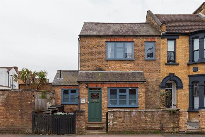 2 Bedroom End Of Terrace House For Sale In Murchison Road, Leyton, E10