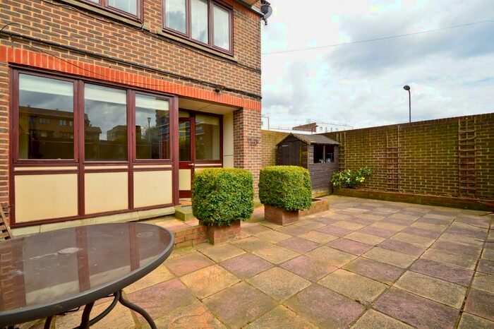 3 Bedroom Ground Maisonette To Rent In Purcell Street, Hoxton, N1