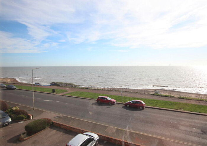 1 Bedroom Flat For Sale In Windermere Court, Marine Parade East, CO15