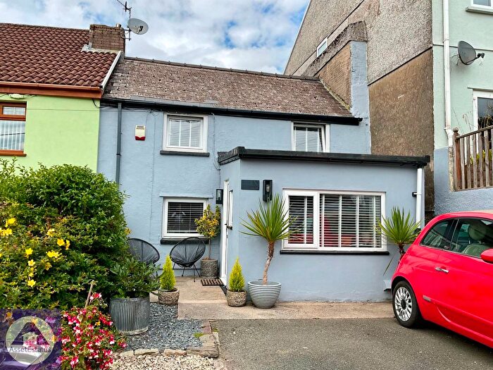 2 Bedroom Cottage For Sale In Parrot Row, Blaina, Abertillery, NP13