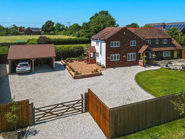 5 Bedroom Detached House For Sale In Brickyard Lane, Drakes Broughton, Pershore, WR10