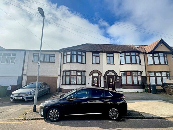 5 Bedroom Property To Rent In Hurstbourne Gardens, Barking, IG11