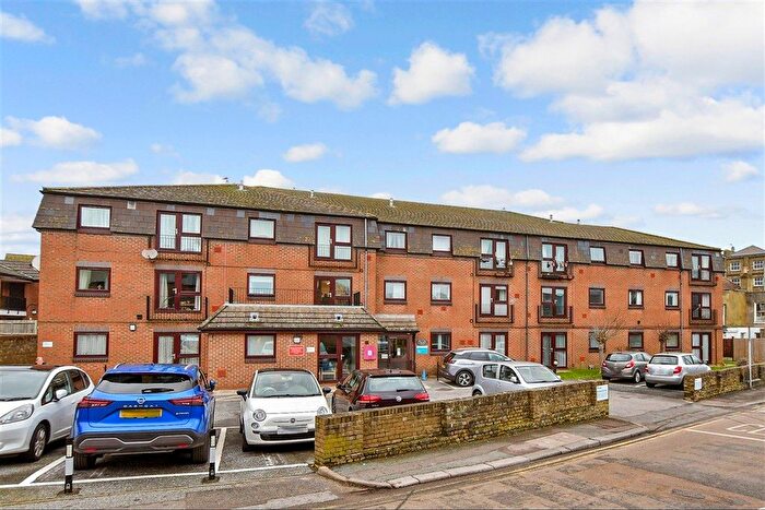 1 Bedroom Flat For Sale In Coombe Valley Road, Dover, Kent, CT17