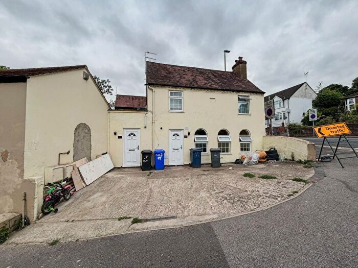 1 Bedroom Flat To Rent In West Wycombe Road, High Wycombe, HP12